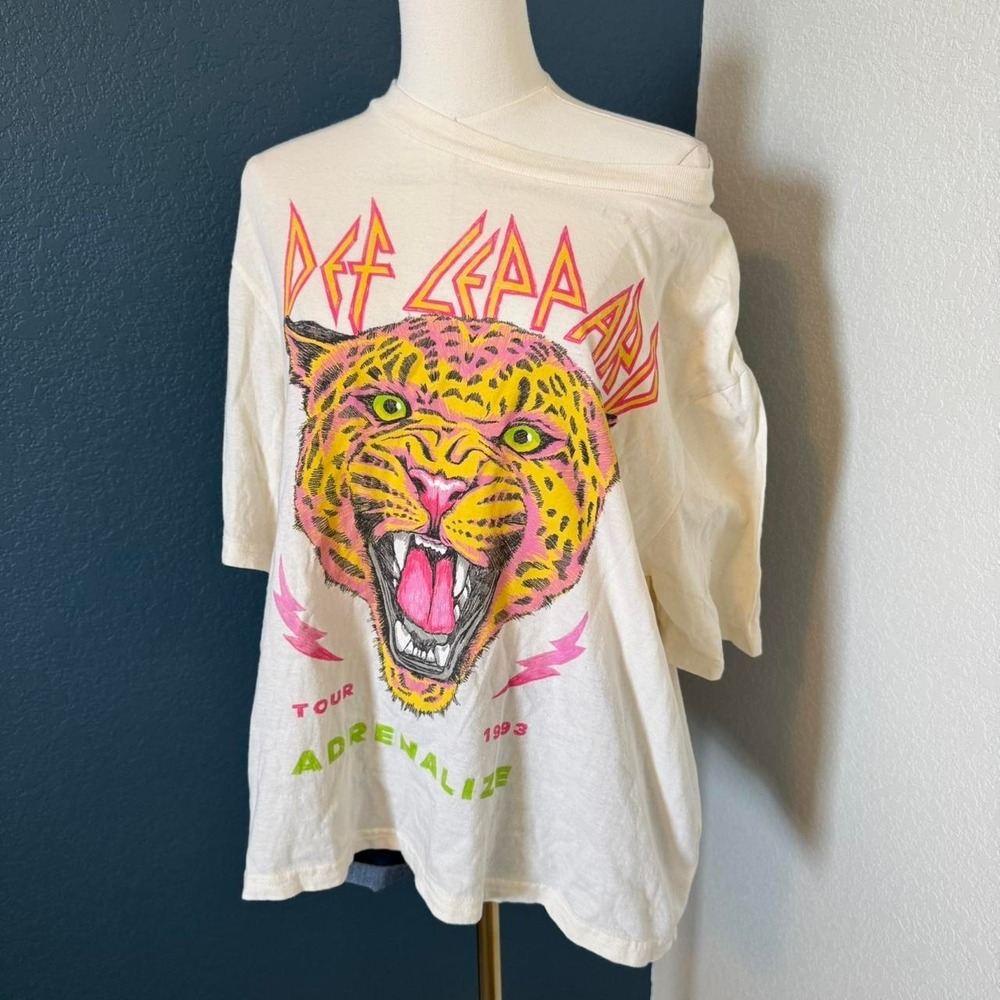 Def Leppard Oversized Classic Band Tee, Medium